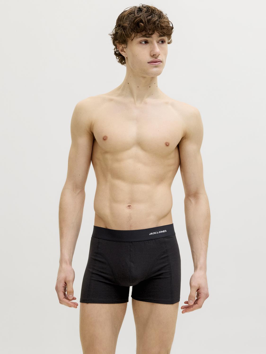 model_shot-creative